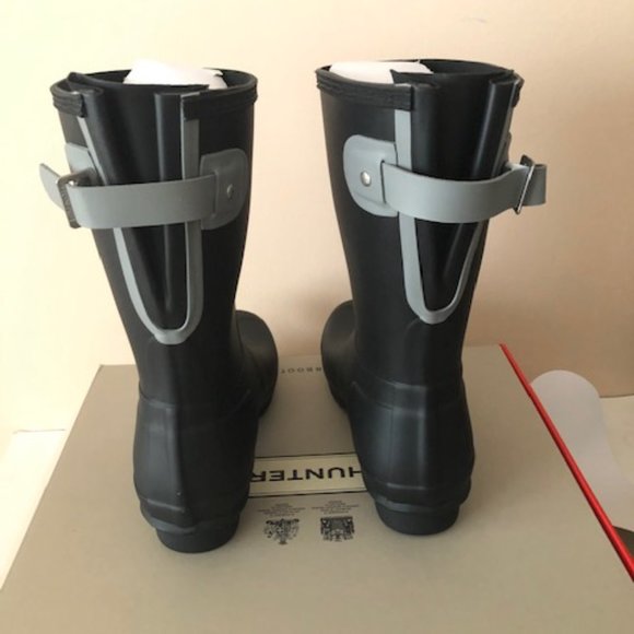 Hunter Original Short Back Adjustable Rain Black Boot. Size: 8, 39 - Picture 4 of 11
